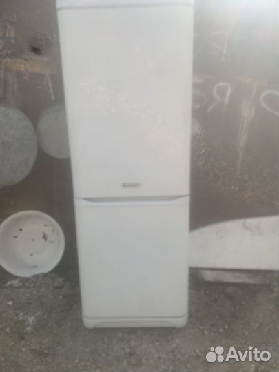 Холодильник hotpoint ariston бу