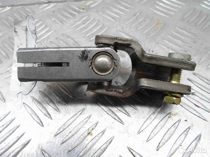 Рулевой карданчик Toyota Matrix 1 E130