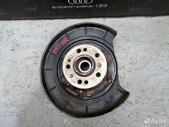 Кулак поворотный задний правый Mercedes-Benz R350