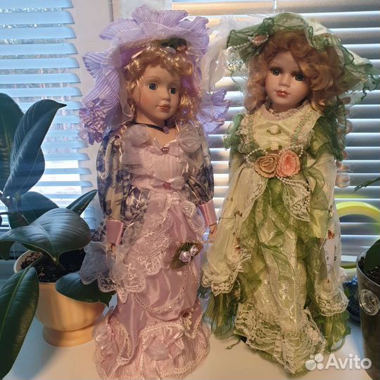 Кукла фарфоровая