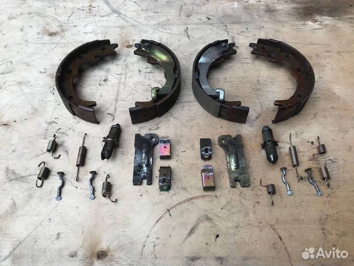 Колодки ручника задние Honda Stepwgn RF4 RF6 RF8