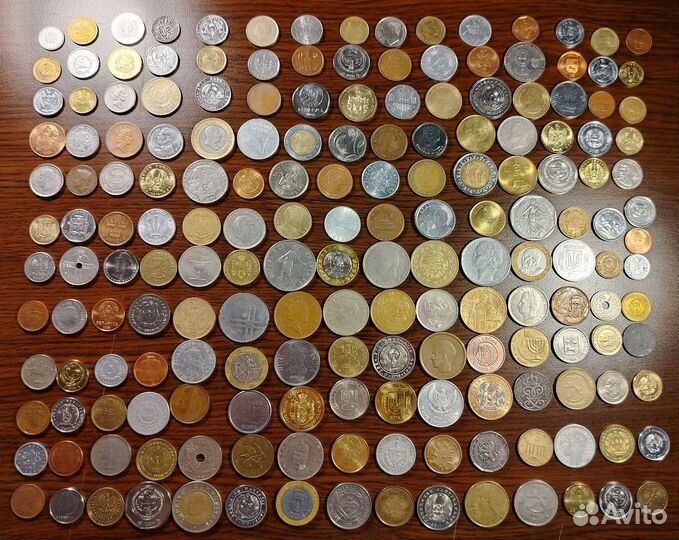 180 иностранных монет без повторов