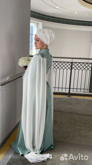 Платье на никах