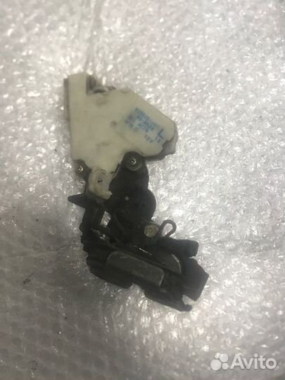 Замок двери задний левый Nissan Almera N15 CG10DE