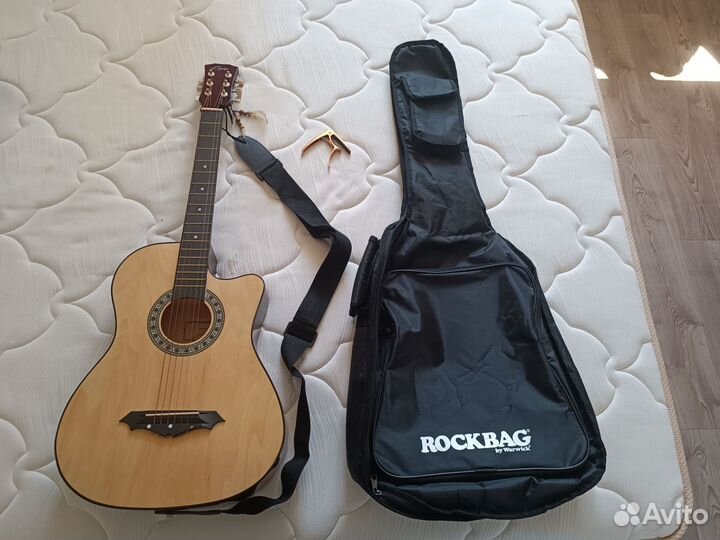 Акустическая гитара