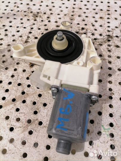 Мотор стеклоподъемника Mercedes-Benz W212