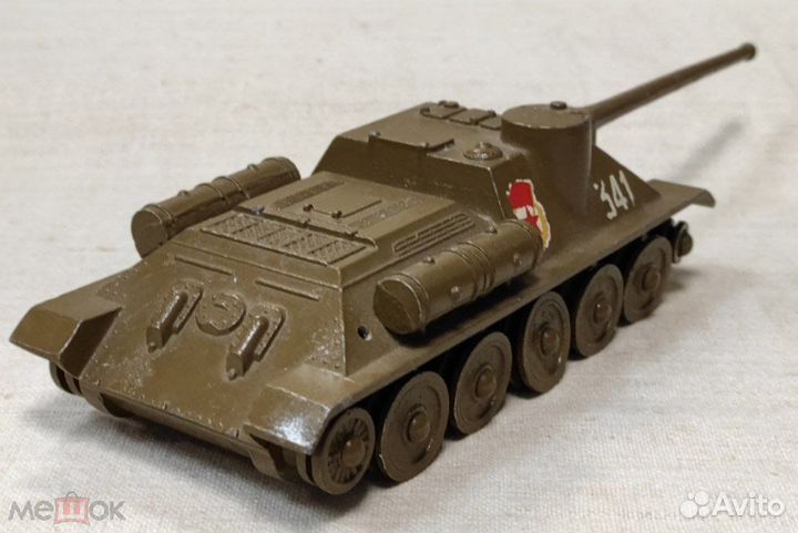 Игрушечный танк 