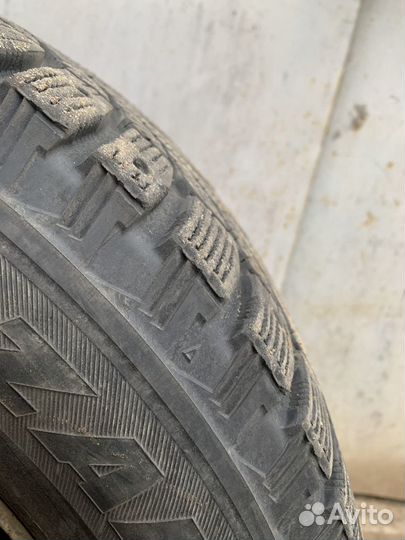 Bridgestone Blizzak Spike-01 215/65 R16 102T