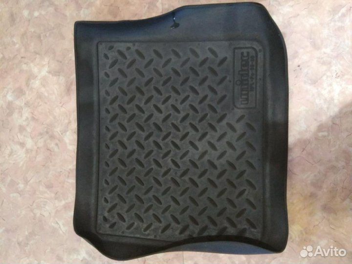 Автомобильные резиновые коврики