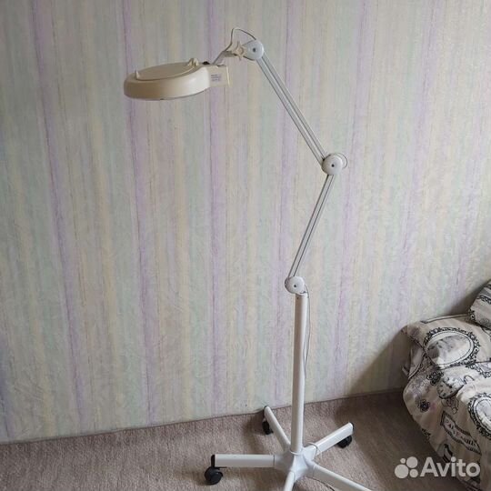 Лампа-лупа косметологическая