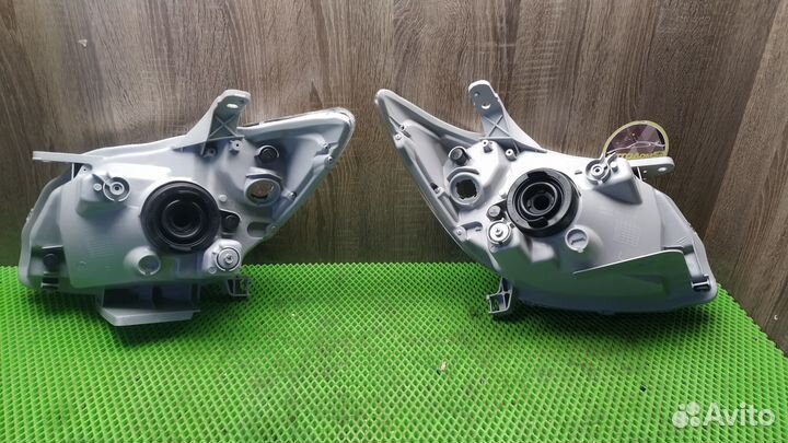 Фара правая левая Pontiac Vibe 1 хром