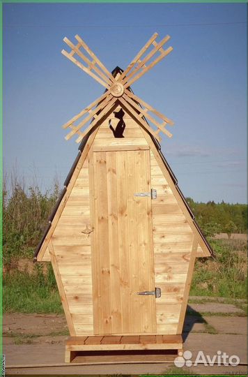 Уличный туалет с декором KUV