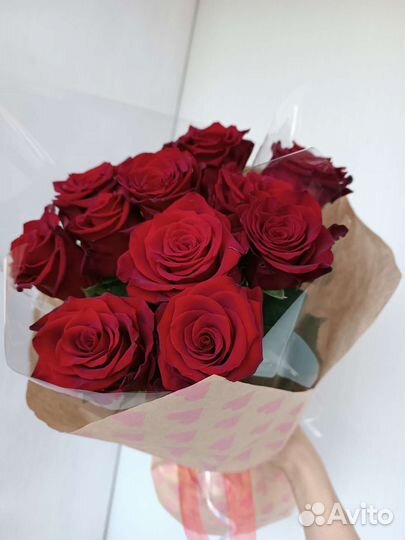 15 красных Роз в крафте