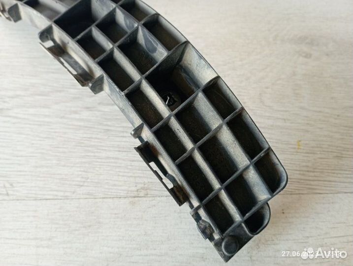 Крепление бампера заднее правое Lexus Rx350 2010