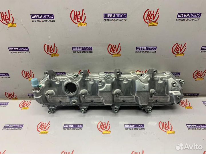 Крышка клапанная левая левая Cadillac Escalade