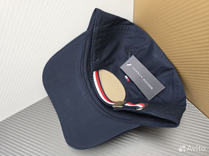 Бейсболка Tommy Hilfiger синяя с логотипом «герб»