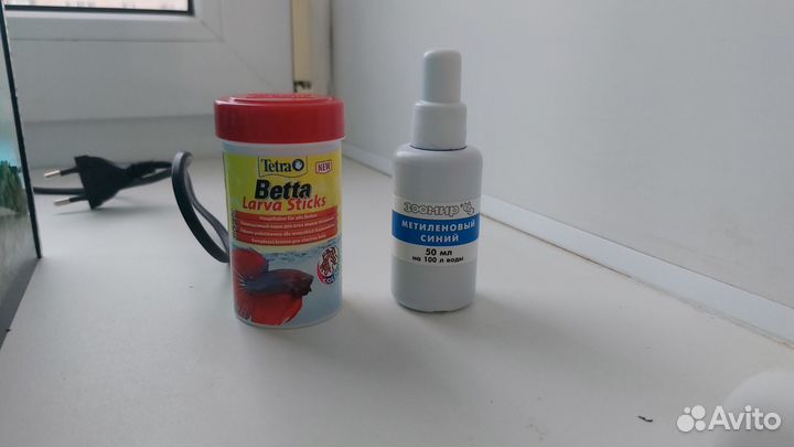 Аквариум с рыбкой