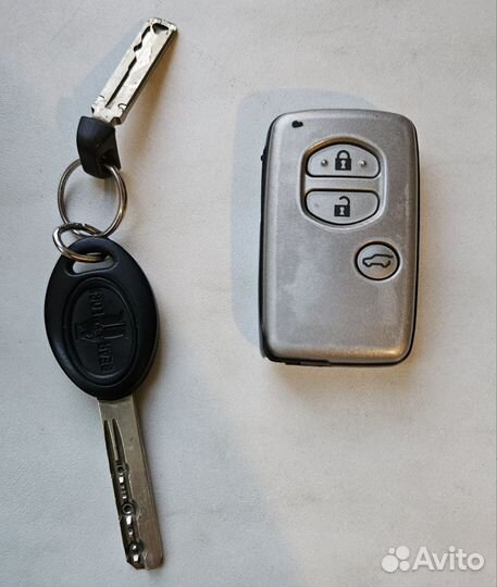 Оригинальный смарт ключ Toyota Camry