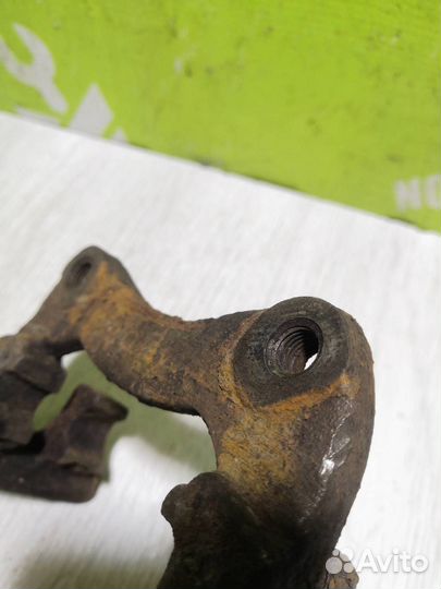 Скоба суппорта заднего Фольксваген Пассат Б3