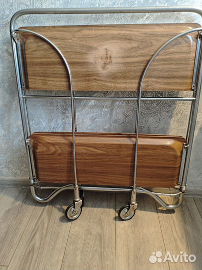 Столик раскладной на колесиках