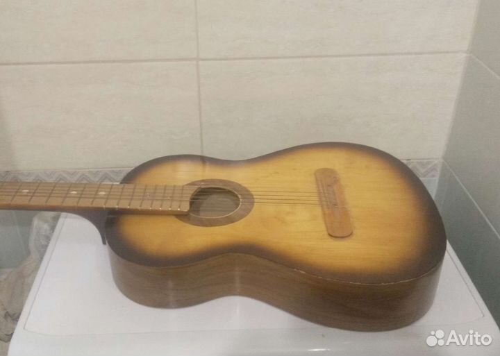 Акустическая гитара
