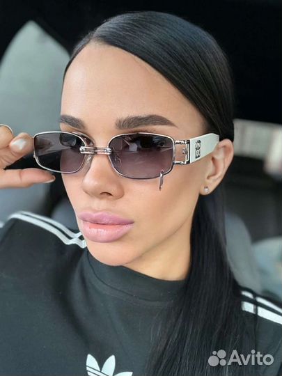 Солнцезащитные очки в наличии