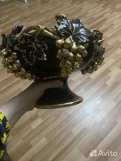 Ваза для фруктов на ножке