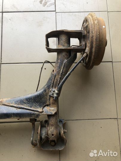 Задняя балка Volkswagen Vento