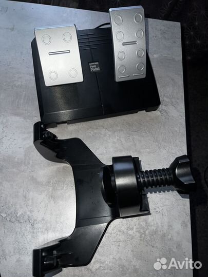 Руль игровой с педалями, в отличннм состоянии