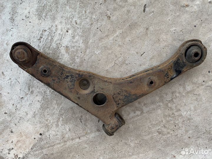 Рычаг левый Lancer 9