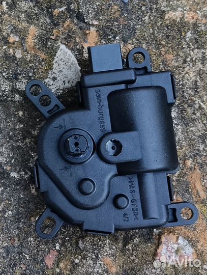 Моторчик привода заслонок отопителя Форд