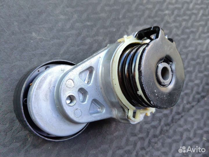 Натяжитель приводного ремня