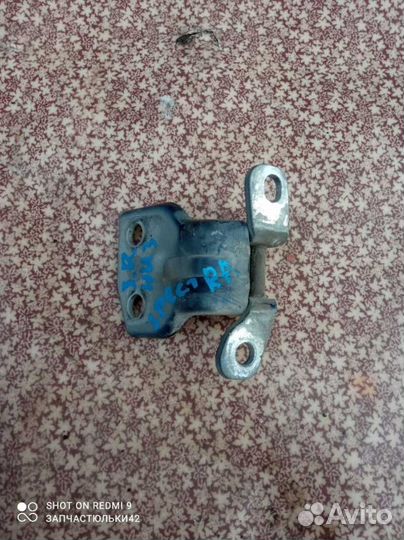 Петля двери Kia Spectra