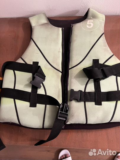 Спасательный жилет