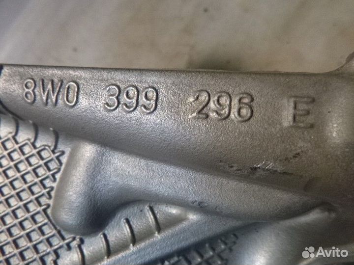 Кронштейн audi A4 A4 B9 2015