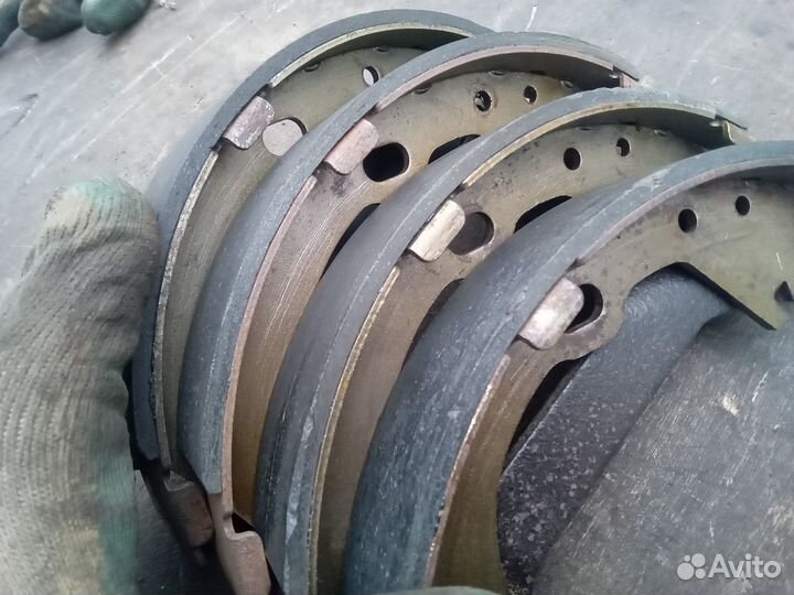 Колодки тормозные задние Nissan Serena C24