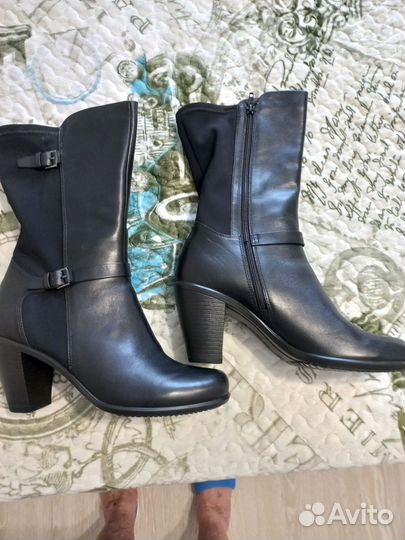 Вещи мужские и женские. Обувь женская