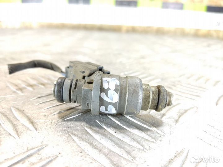 Форсунка двигателя Skoda Octavia 2004 2013