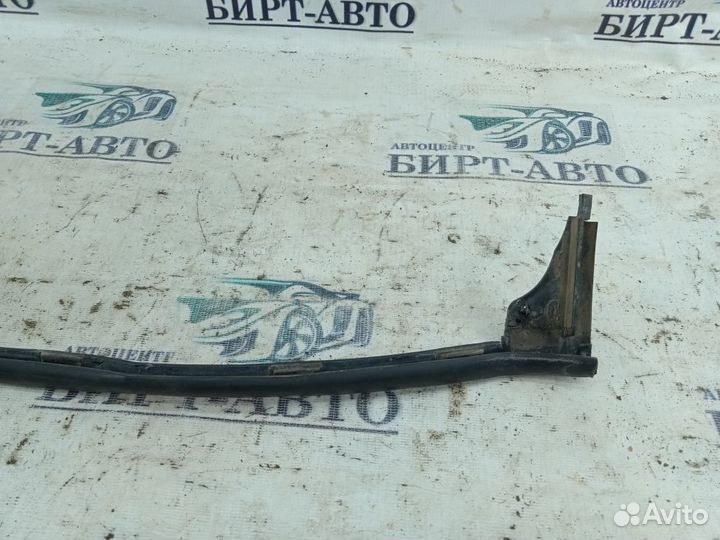 Уплотнитель двери задний левый Peugeot 408 I (2012—2017)