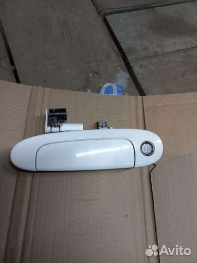 Передняя левая ручка платц