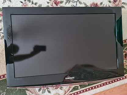 Нет сигнала на телевизоре. Близко к телевизору для детей. Телевизор то не включен. Телевизор выключенный. Телевизор с мультиками.