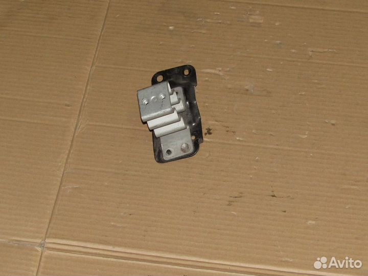 Кронштейн бампера Перед Лево toyota avalon MCX10