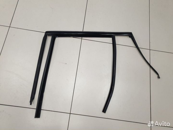 Уплотнитель стекла двери задний левый BMW X3 G01 G08 2017