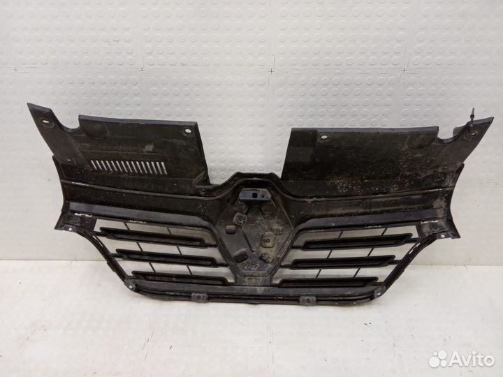 Решетка радиатора Renault Logan 2 2018