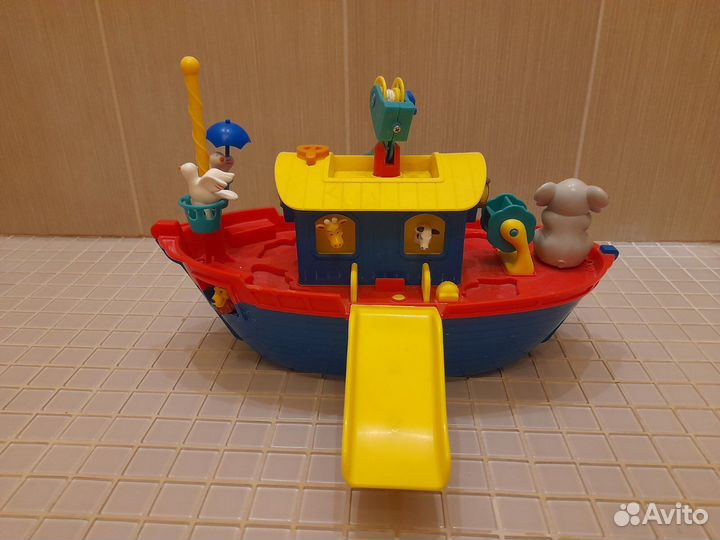 Игрушка корабль