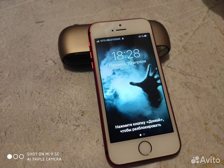 iPhone SE red в корпусе 6s