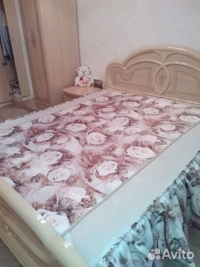 Покрывало 2-х спальное,и шторы в комплекте