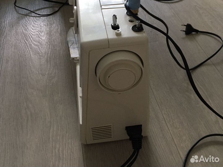 Швейная машина Janome j-540