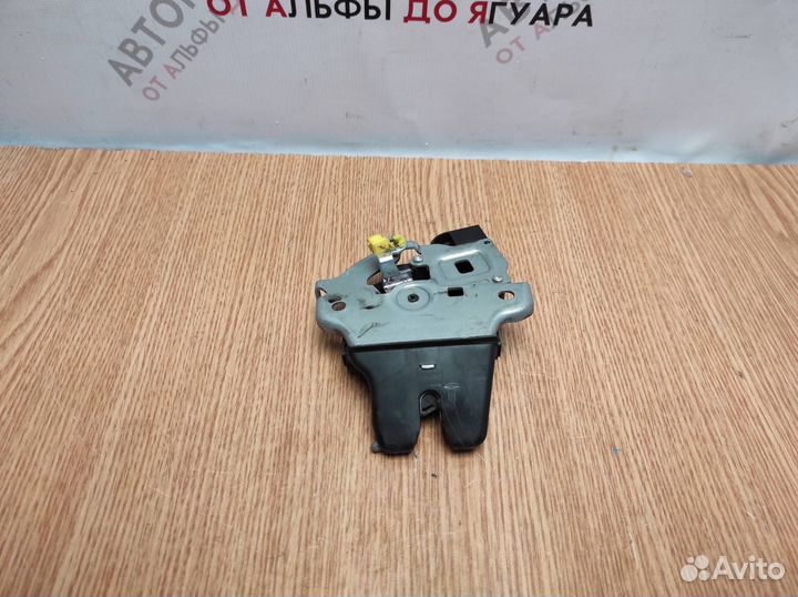 Замок багажника mitsubishi