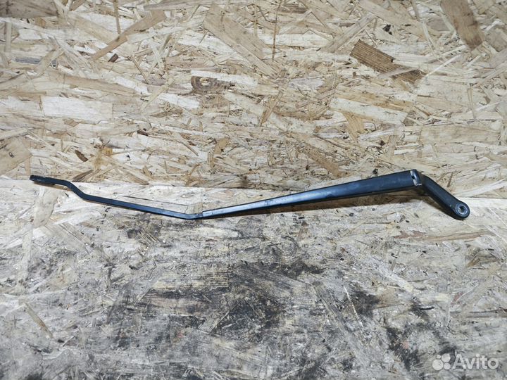 Поводок дворника правый Peugeot 206